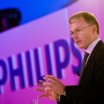 Engelen in Utrecht Centraal tijdens Internationale Dag van de Vrede